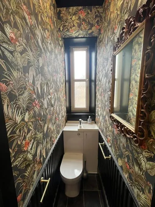 Newly Refurbished Central Flat Edinburgh 0*,